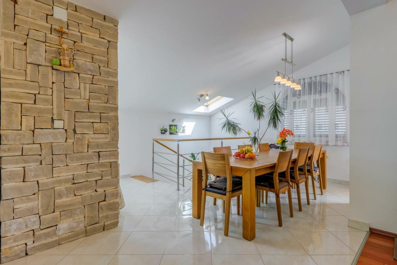 Holiday Home Marincello Solin Esterno foto